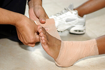 Sprained Ankle treatment in the Los Angeles County, CA: Los Angeles (Long Beach, Glendale, Torrance, Pasadena, Santa Monica), Huntington Park (Downey, Norwalk, Compton, lynwood) & Reseda (Santa Clarita, Thousand Oaks, Burbank) areas